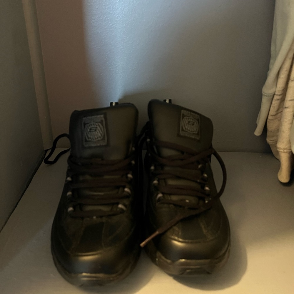 Skechers slip resistant shoes
